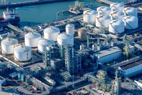 Neste fires up modified SAF refinery